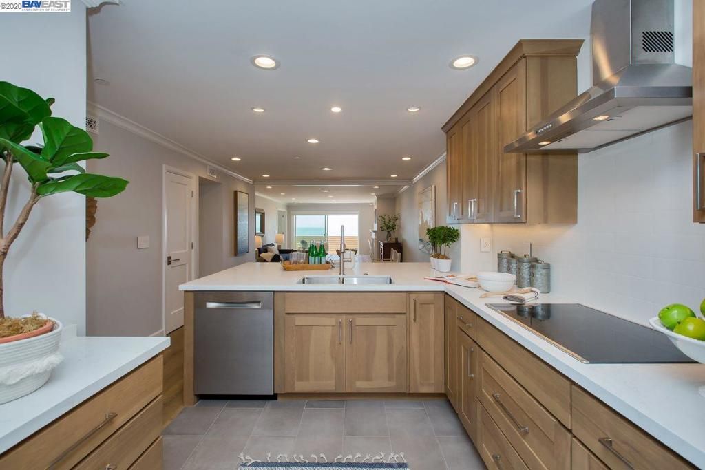 listing image 130728422413930838007