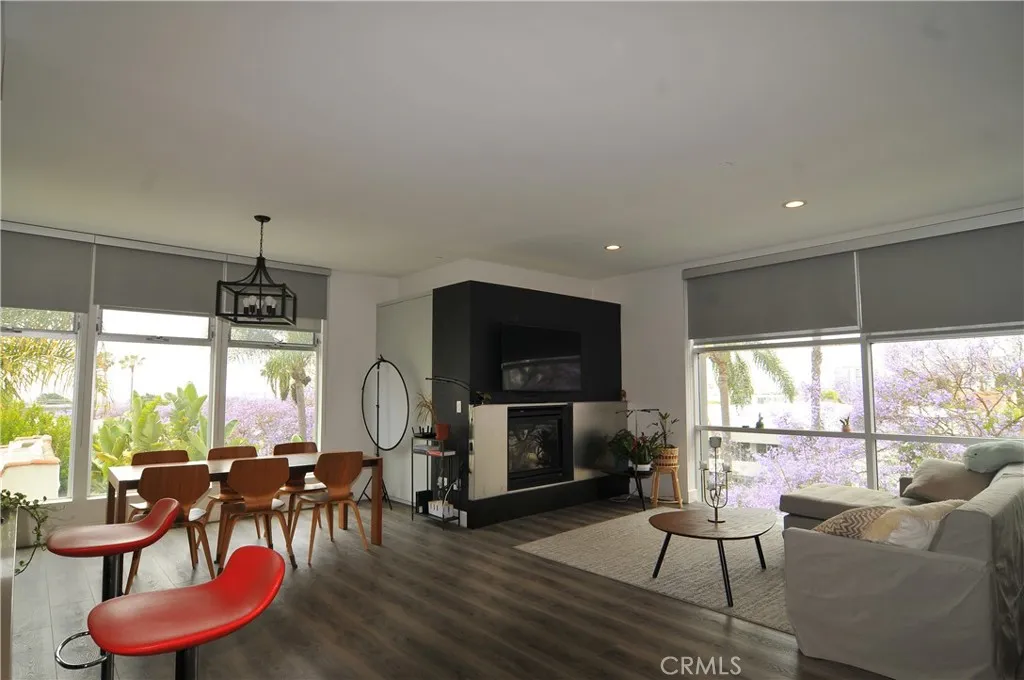 West Hollywood, California 90046, United States, 2 Bedrooms Bedrooms, ,2 BathroomsBathrooms,Residential,Active,153459