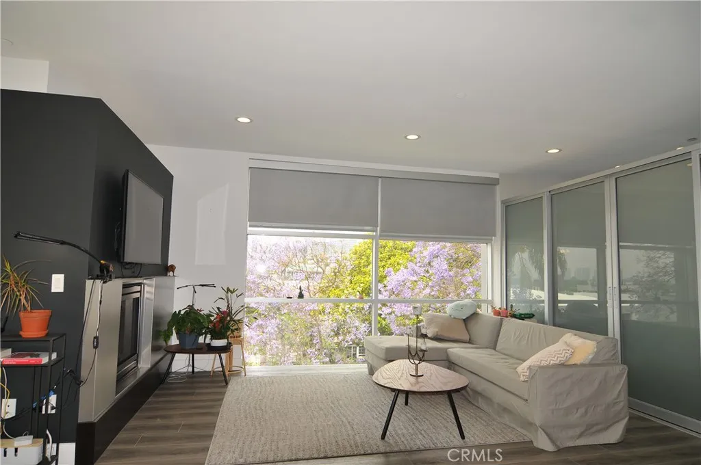 West Hollywood, California 90046, United States, 2 Bedrooms Bedrooms, ,2 BathroomsBathrooms,Residential,Active,153459