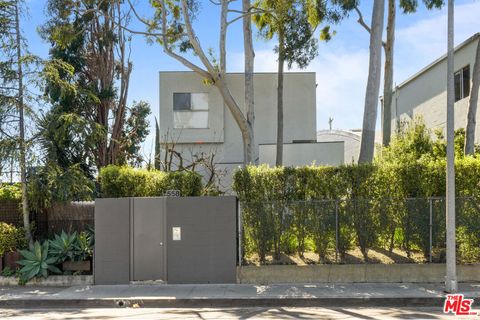 Photo of 558 Rose Avenue #2, Venice, CA 90291 (MLS # 26638715)
