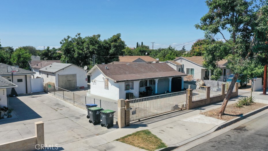Welcome to 702 – 702 ½ N Gunther, a rare opportunity to own two separate homes on a generous 6,100 sq ft lot. The front unit features 3 bedrooms and 1 bathroom, while the rear unit offers 2 bedrooms and 1 bathroom—each with its own private laundry area, water heater, gas meter, and electric panel for complete independence. Whether you're looking for a multi-generational living setup, rental income, or a smart investment, this property delivers flexibility and functionality in one package. With ample outdoor space and a prime location near local amenities, this is a versatile gem you won’t want to miss.