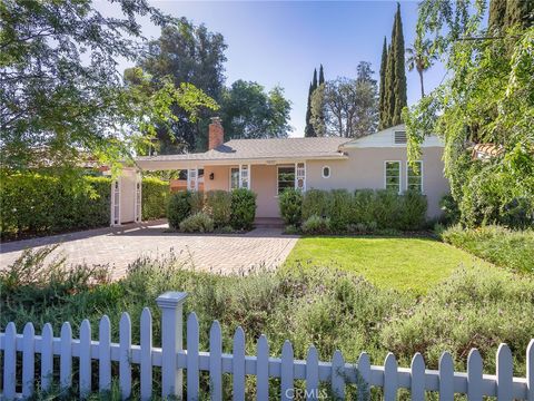 Photo of 5233 Lemp Avenue, Valley Village, CA 91601 (MLS # BB26040523)