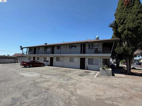 Photo of 318 Dumont Ave Ave, Hayward, CA 94544 (MLS # 41133343)