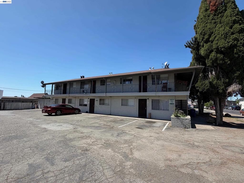 318 Dumont Ave