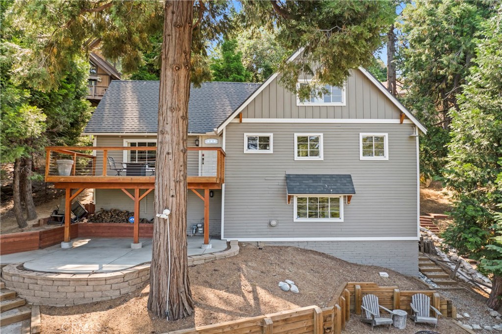 Enjoy lake views and front-row seats to Lake Arrowhead’s 4th of July fireworks from this beautifully updated mountain home! Thoughtfully furnished and turnkey, this retreat features a bedroom and bathroom on each floor, offering ample privacy and comfort for family and guests. The remodeled kitchen flows into a warm, inviting living area with a large wood-burning fireplace, newer flooring, and tasteful updates throughout.
Additional highlights include a wet bar/kitchenette, versatile bonus room ideal for a home office, game room, or media space, as well as a laundry area, off-street parking, landscaped front yard, spacious backyard patio, and a newer roof and gutters. Directly across from the lake with full lake rights and close to ski resorts, hiking and biking trails, dining, shopping, and more. Sold fully furnished—just bring your weekend bag.