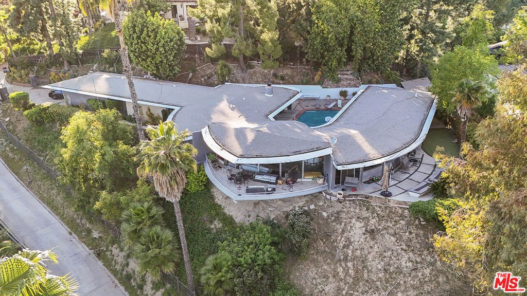 Photo of 4435 Petit Avenue, Encino, CA 91436 (MLS # 26653227)