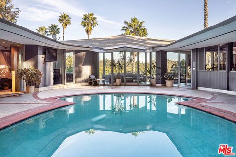 Photo of 4435 Petit Avenue, Encino, CA 91436 (MLS # 26653227)