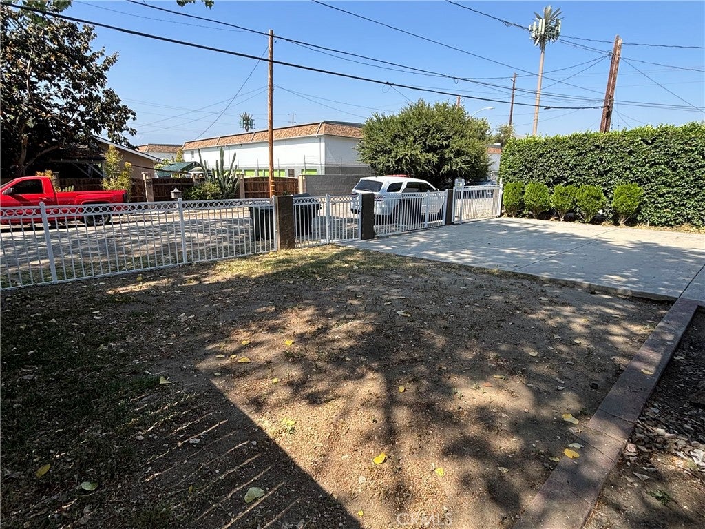 885 San Jacinto