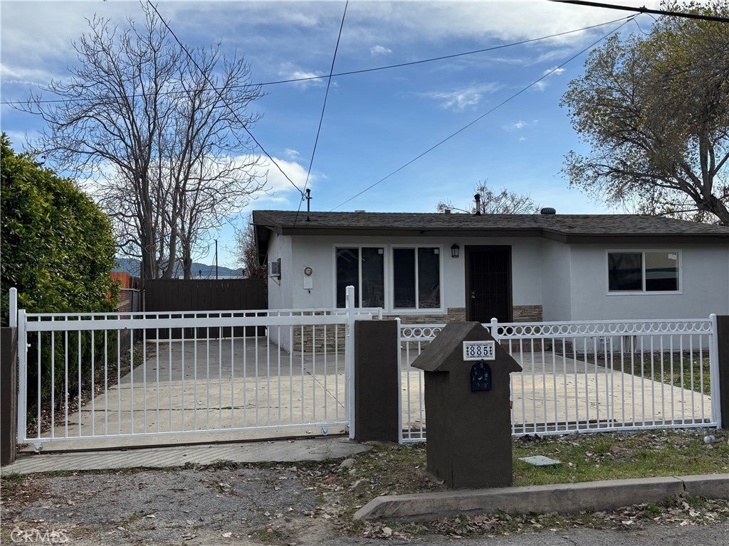 885 San Jacinto