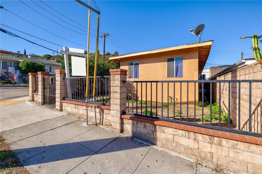 1331 N Hazard