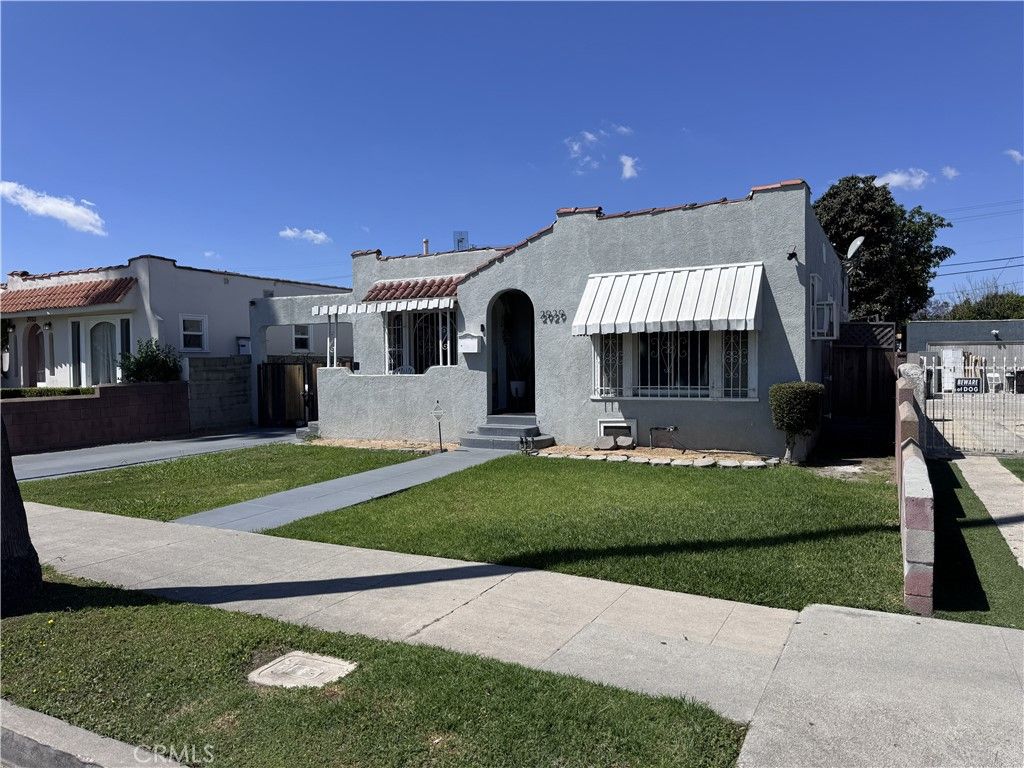 Photo of 2929 Buckingham Rd, Los Angeles, CA 90016 (MLS # RS26080266)