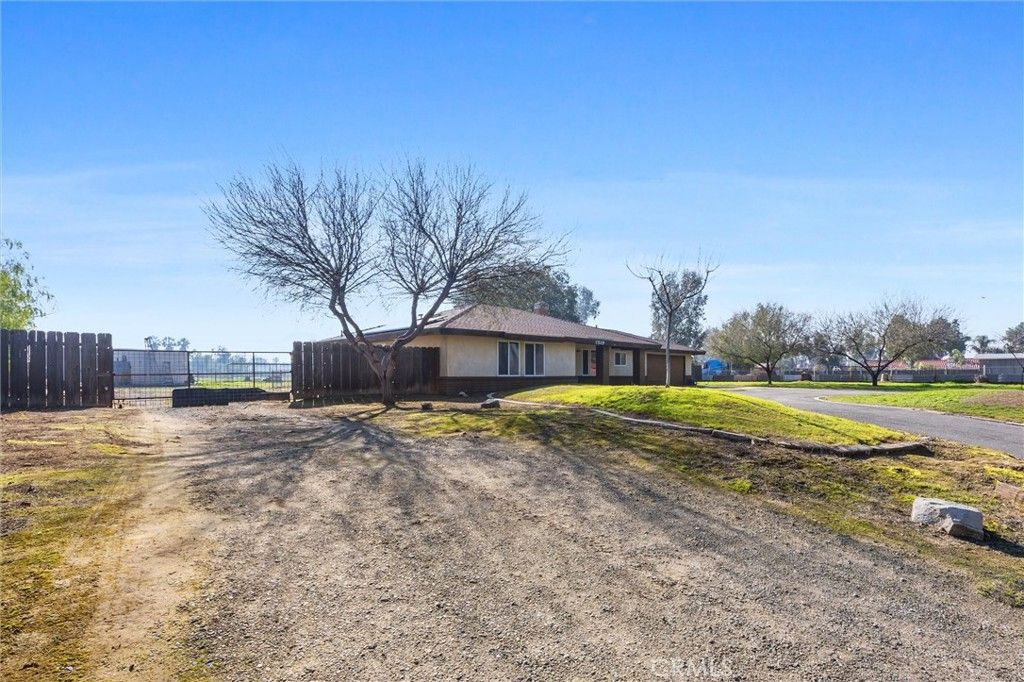 Photo of 7519 Man O War Street, Bakersfield, CA 93307 (MLS # SR26011323)