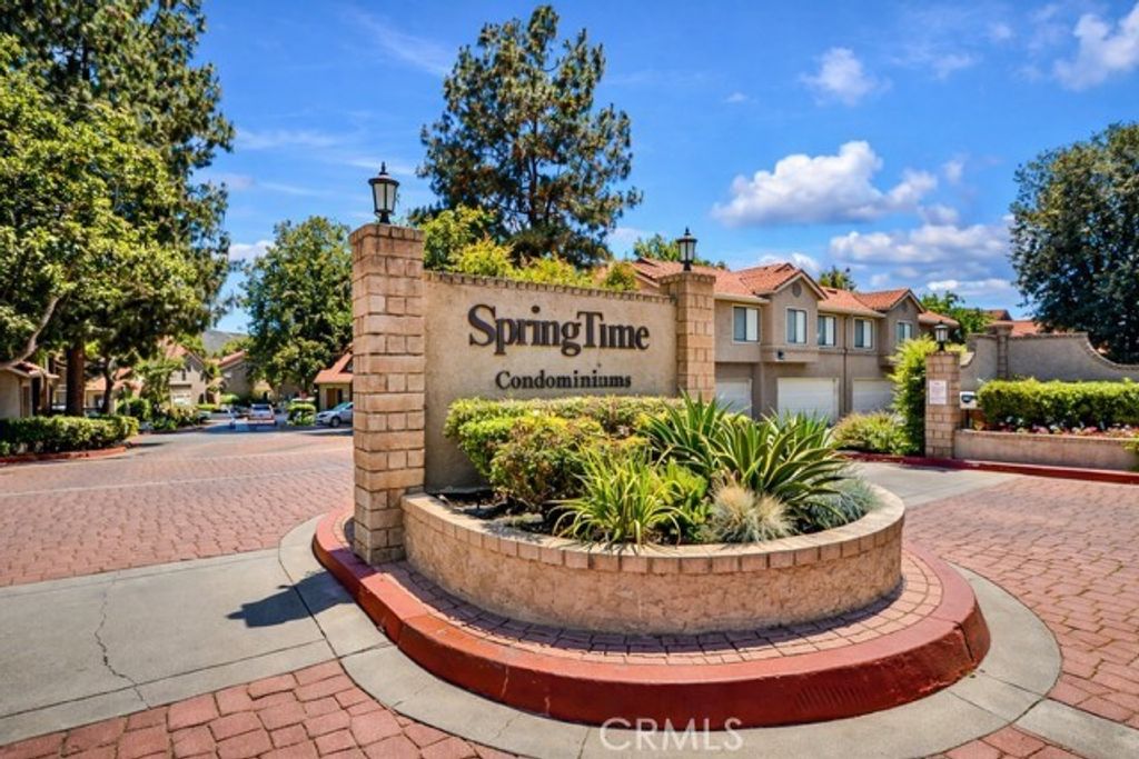Photo of 2352 Archwood Lane #46, Simi Valley, CA 93063 (MLS # SR26055145)