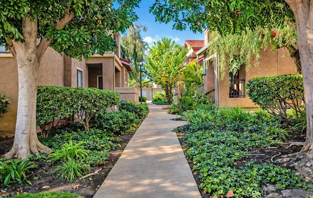 Photo of 2352 Archwood Lane #46, Simi Valley, CA 93063 (MLS # SR26055145)