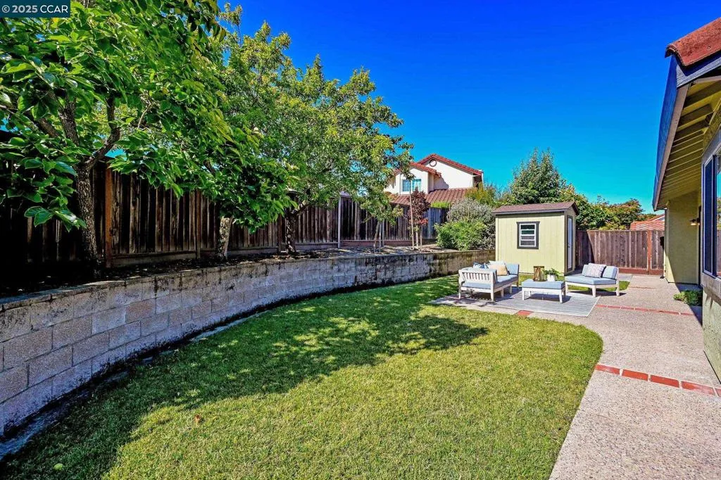 Castro Valley, California 94552, United States, 3 Bedrooms Bedrooms, ,2 BathroomsBathrooms,Residential,Active,186012