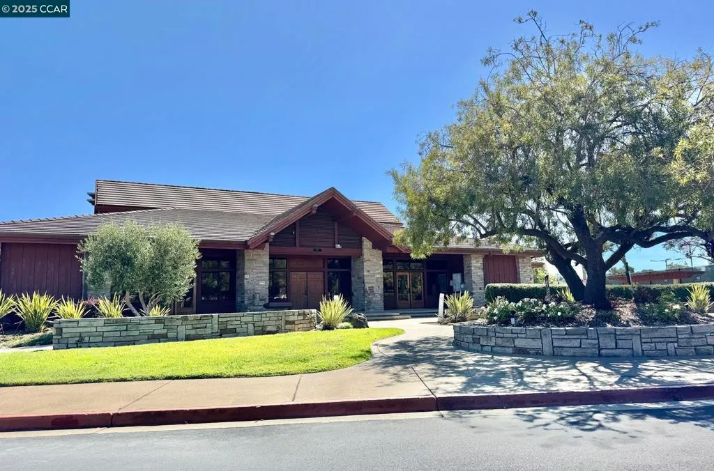 Castro Valley, California 94552, United States, 3 Bedrooms Bedrooms, ,2 BathroomsBathrooms,Residential,Active,186012