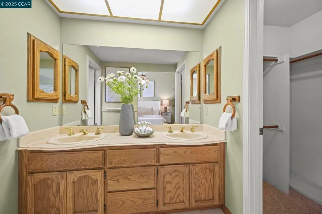 Castro Valley, California 94552, United States, 3 Bedrooms Bedrooms, ,2 BathroomsBathrooms,Residential,Active,186012