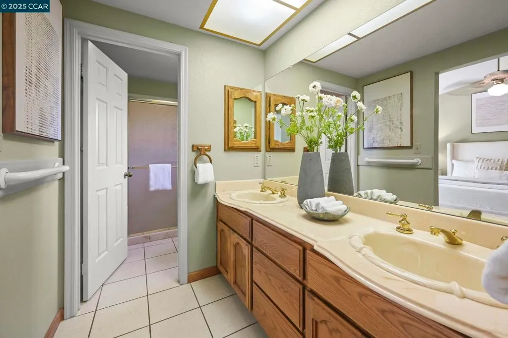 Castro Valley, California 94552, United States, 3 Bedrooms Bedrooms, ,2 BathroomsBathrooms,Residential,Active,186012