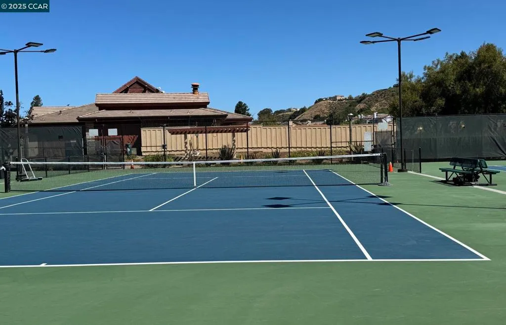 Castro Valley, California 94552, United States, 3 Bedrooms Bedrooms, ,2 BathroomsBathrooms,Residential,Active,186012