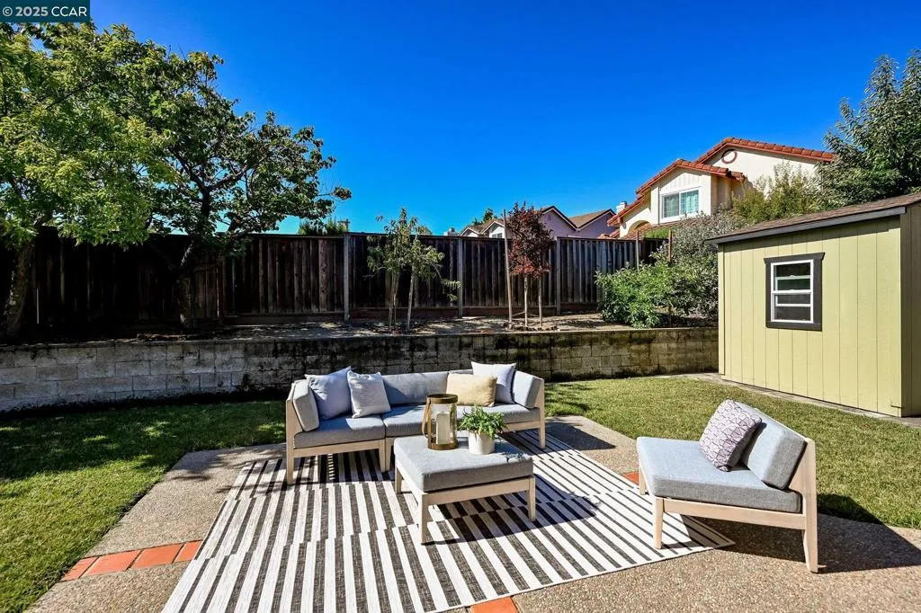 Castro Valley, California 94552, United States, 3 Bedrooms Bedrooms, ,2 BathroomsBathrooms,Residential,Active,186012