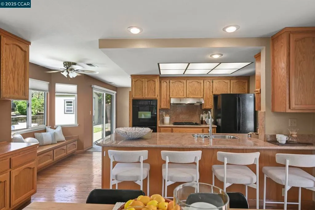 Castro Valley, California 94552, United States, 3 Bedrooms Bedrooms, ,2 BathroomsBathrooms,Residential,Active,186012