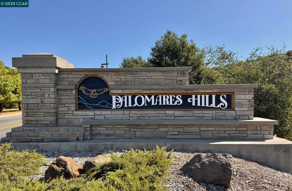 Castro Valley, California 94552, United States, 3 Bedrooms Bedrooms, ,2 BathroomsBathrooms,Residential,Active,186012