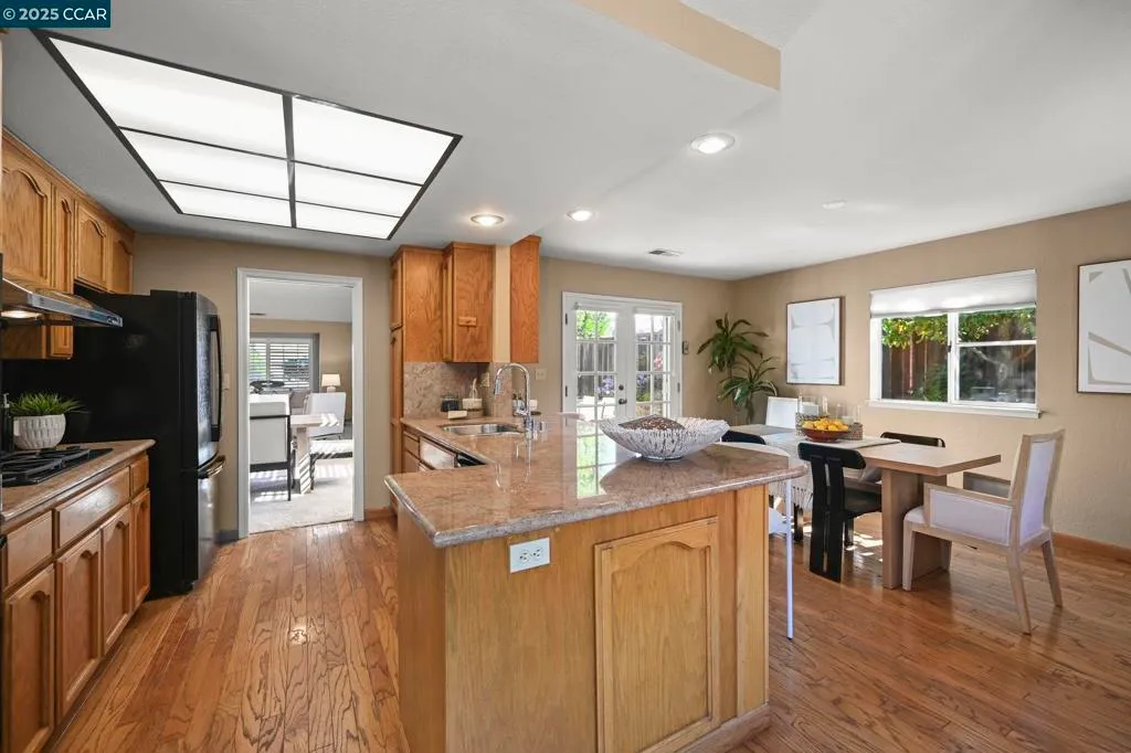 Castro Valley, California 94552, United States, 3 Bedrooms Bedrooms, ,2 BathroomsBathrooms,Residential,Active,186012