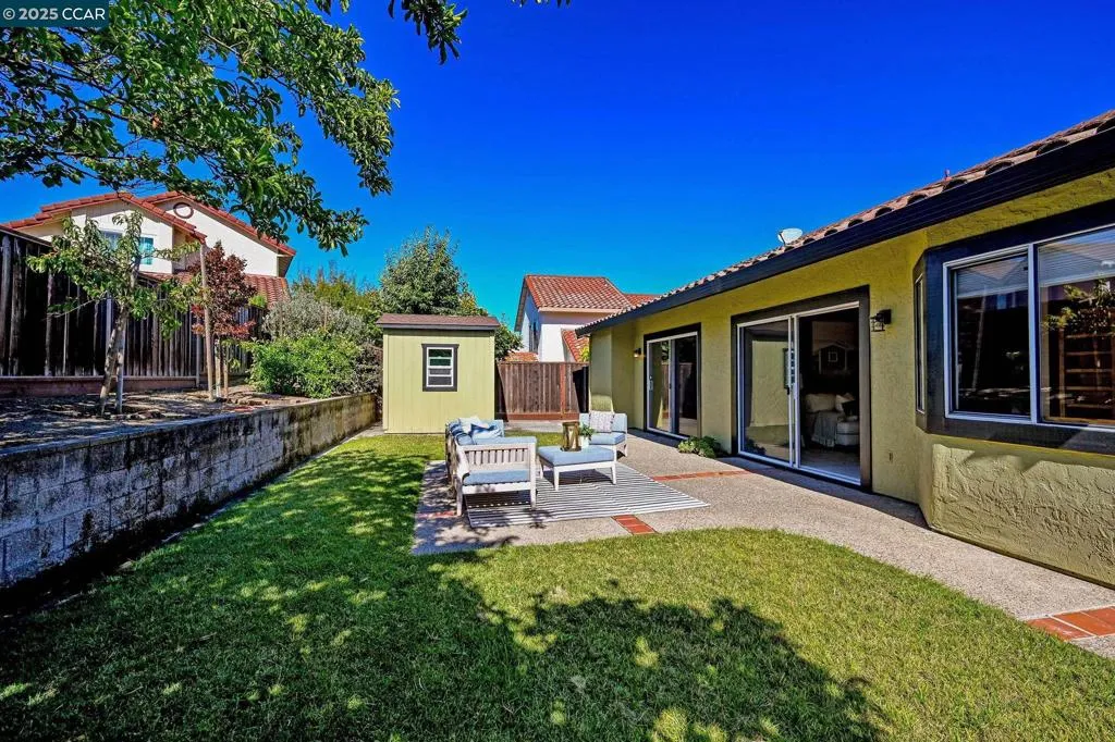 Castro Valley, California 94552, United States, 3 Bedrooms Bedrooms, ,2 BathroomsBathrooms,Residential,Active,186012