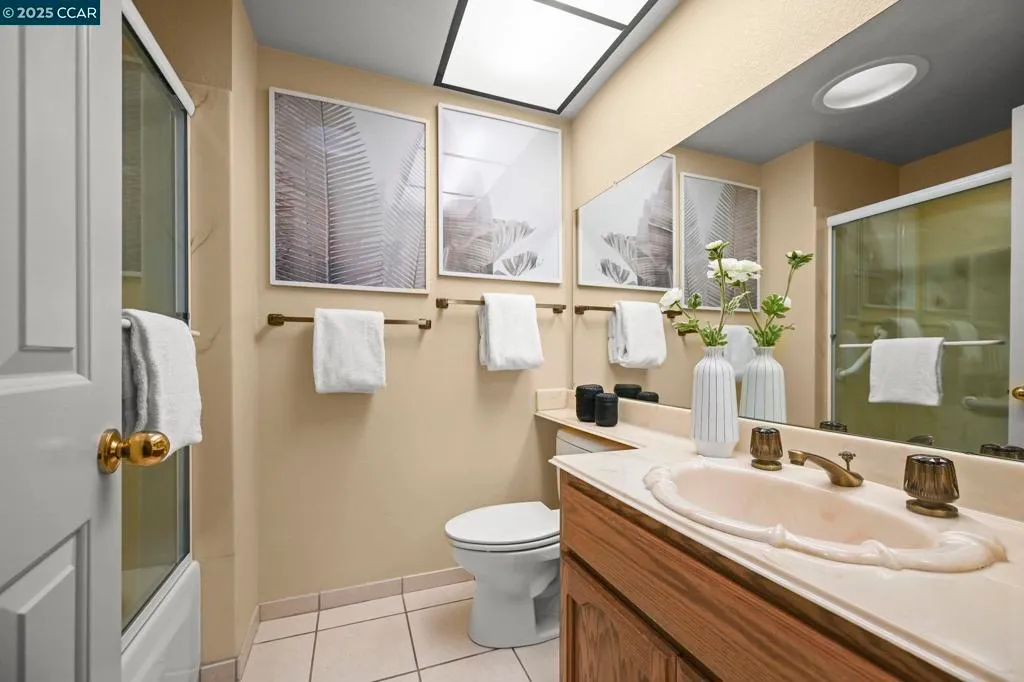 Castro Valley, California 94552, United States, 3 Bedrooms Bedrooms, ,2 BathroomsBathrooms,Residential,Active,186012