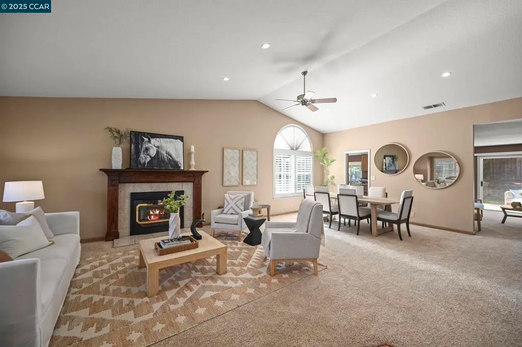 Castro Valley, California 94552, United States, 3 Bedrooms Bedrooms, ,2 BathroomsBathrooms,Residential,Active,186012