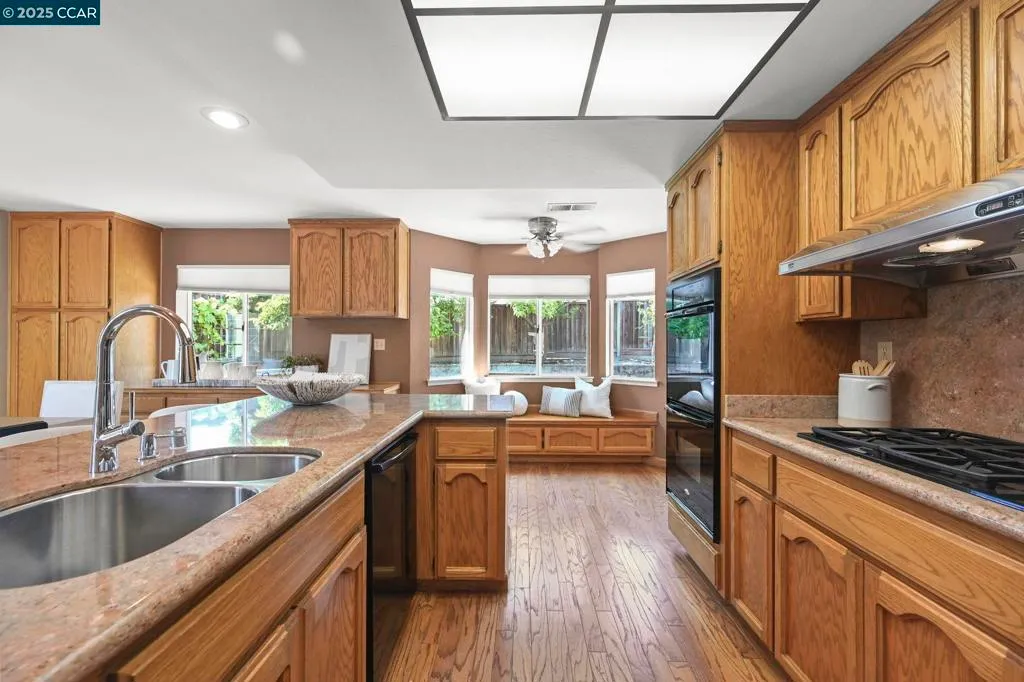 Castro Valley, California 94552, United States, 3 Bedrooms Bedrooms, ,2 BathroomsBathrooms,Residential,Active,186012