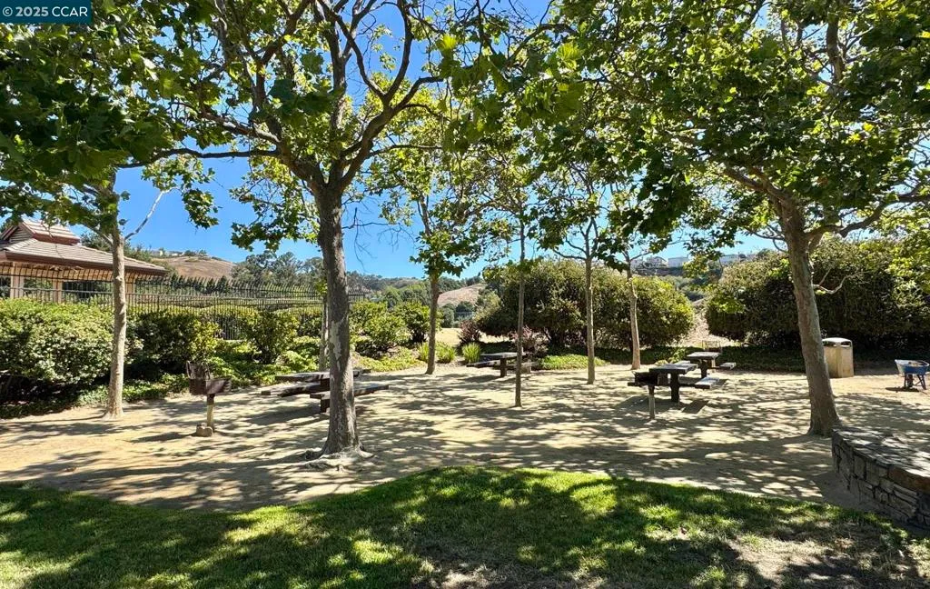 Castro Valley, California 94552, United States, 3 Bedrooms Bedrooms, ,2 BathroomsBathrooms,Residential,Active,186012