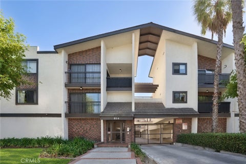 Photo of 814 E Windsor Avenue #104, Glendale, CA 91205 (MLS # AR26224852)