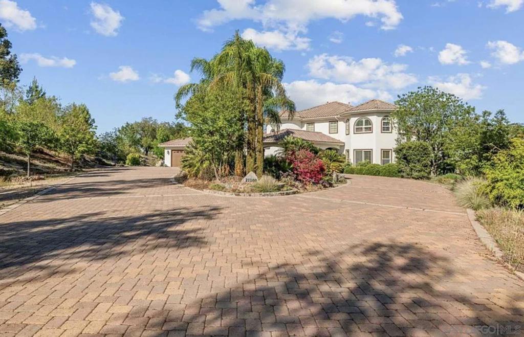 21100 Paseo Montana