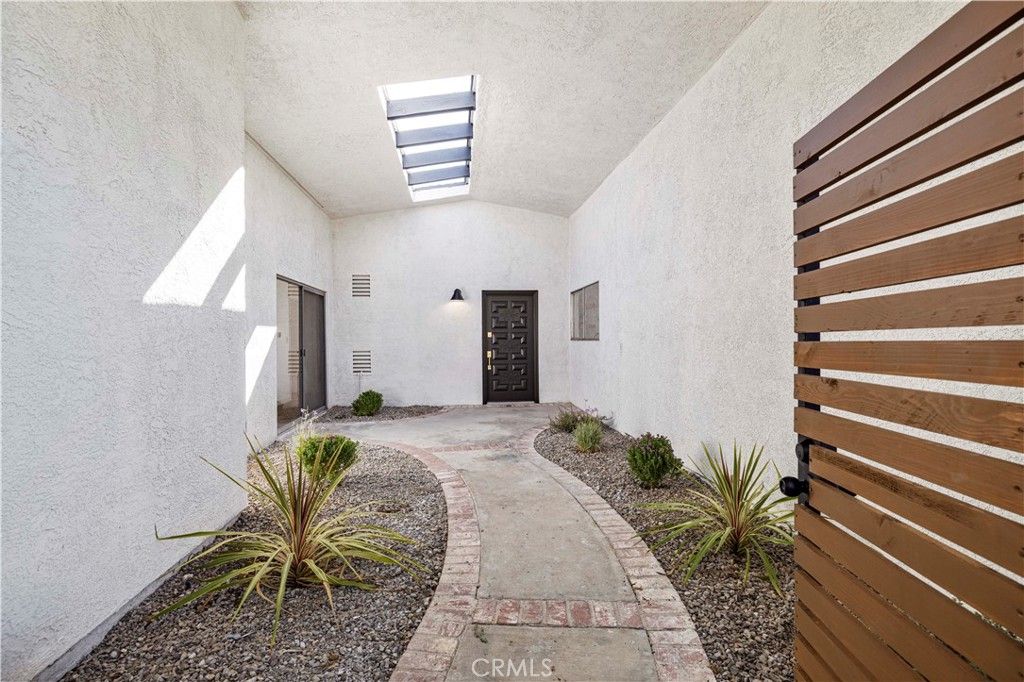 Photo of 12648 Darla, Granada Hills, CA 91344 (MLS # SR25233964)