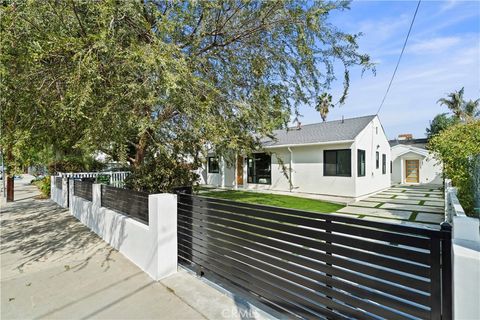 Photo of 5222 Cedros Avenue, Sherman Oaks, CA 91411 (MLS # WS25228069)