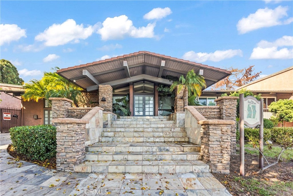 23308 Marigold Avenue V-201