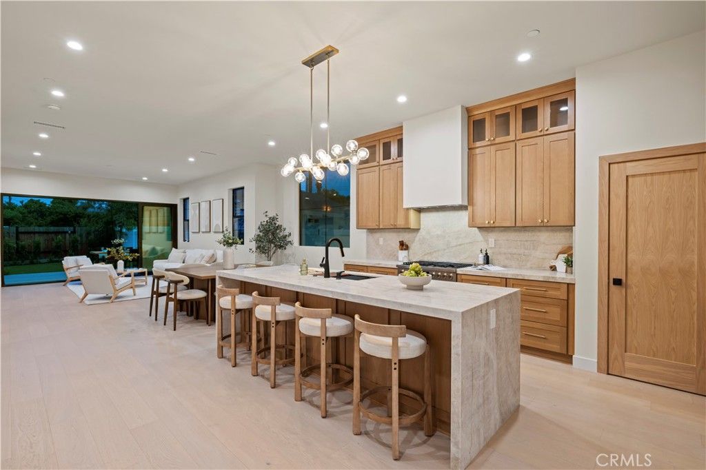 Photo of 17446 Hatteras Street, Encino, CA 91316 (MLS # SR25219556)