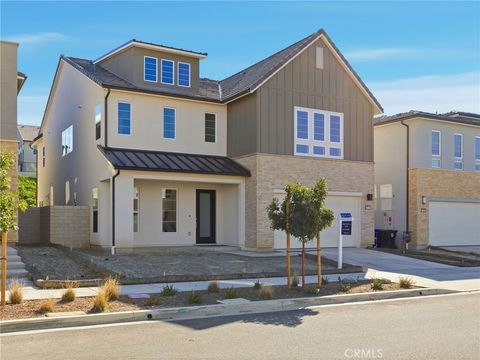 Photo of 27619 Juniper Lane, Valencia, CA 91381 (MLS # SR25171605)
