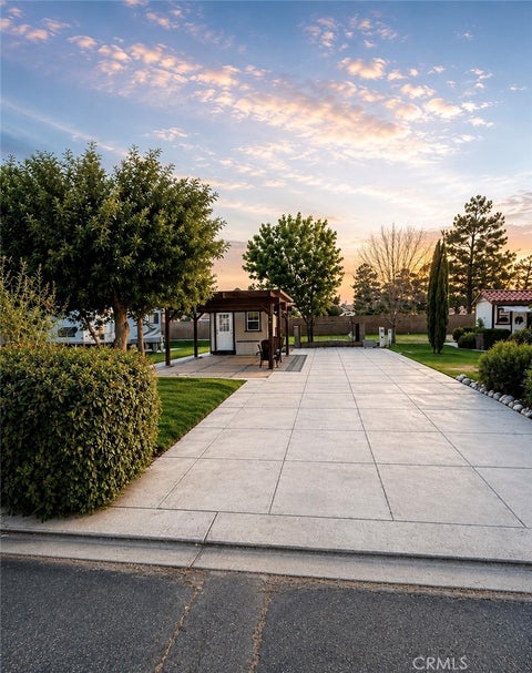 Photo of 11604 Wedgewood DR, Apple Valley, CA 92308 (MLS # HD26177845)