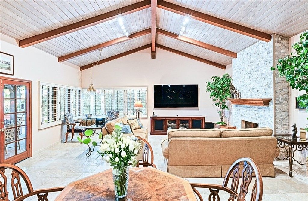 Photo of 4428 Woodley Avenue, Encino, CA 91436 (MLS # SR26043775)