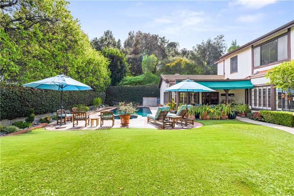 Photo of 4428 Woodley Avenue, Encino, CA 91436 (MLS # SR26043775)