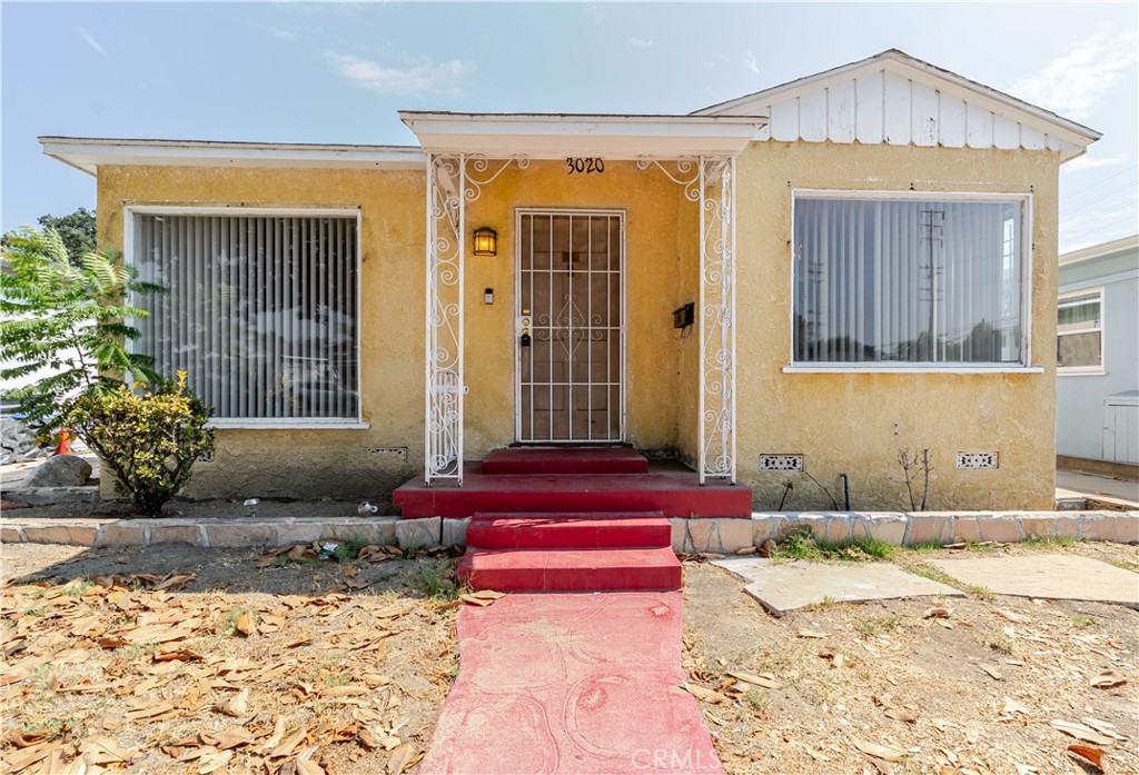 Opportunity knocks in the heart of Long Beach! This charming single-family home offers endless potential for the savvy buyer or investor. Featuring a detached garage with prime ADU potential, this property opens the door to multi-generational living or additional rental income.
Inside, the home is perfect for those who want to put their own spin on updates and finishes. It has 3 bedrooms and 2 bathrooms and the layout provides great natural light and a comfortable flow, while the generous lot size offers room to expand. The neighborhood is a highlight in itself—tree-lined streets, close to schools, parks, and local dining options. You’ll love the easy access to Downtown Long Beach, Bixby Knolls, and major freeways, making it an ideal commuter location while still offering a welcoming community feel. With its versatility, location, and value-add potential, 3020 Magnolia Ave is a must-see. Probate Sale. Court Confirmation NOT Required.