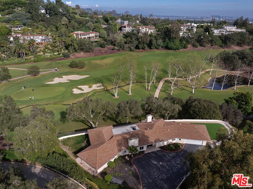 Photo of 10985 Bellagio Road, Los Angeles, CA 90077 (MLS # 26662073)