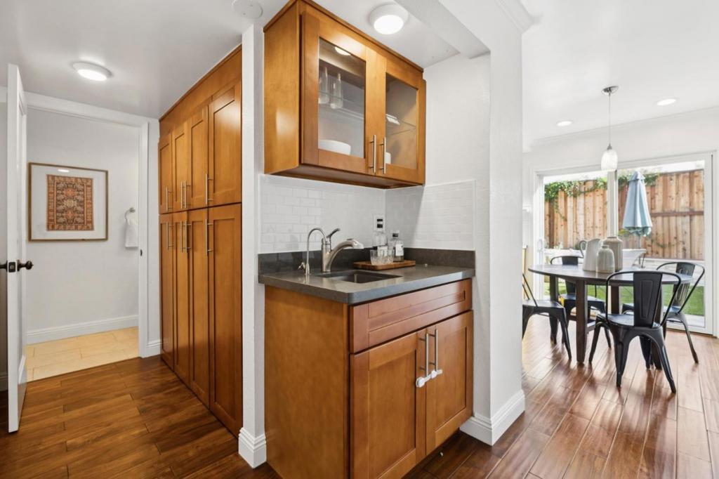 646 S Ahwanee Terrace