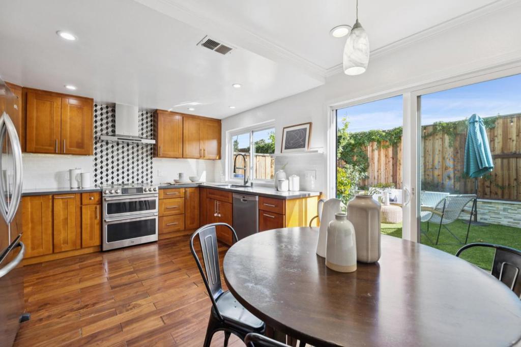 646 S Ahwanee Terrace