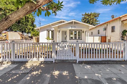 Photo of 962 S 10th Street, San Jose, CA 95112 (MLS # ML82037993)