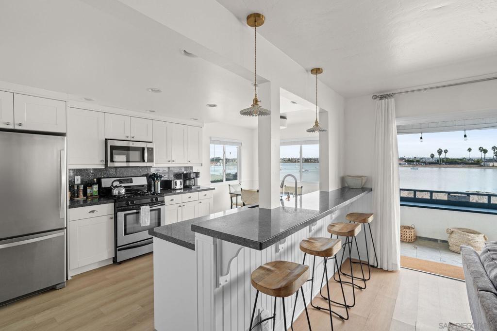 3536 40 Bayside Walk