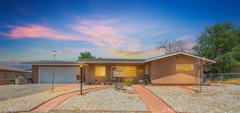Photo of 8216 Buckthorn AVE, Hesperia, CA 92345 (MLS # IV26105506)