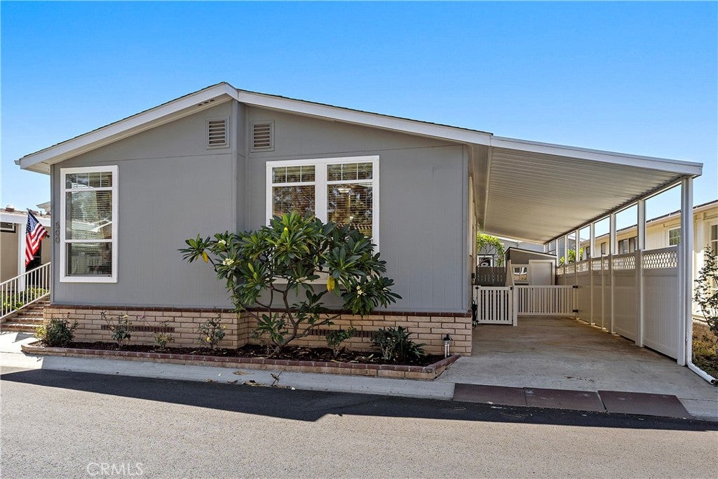 5200 Irvine Boulevard 500